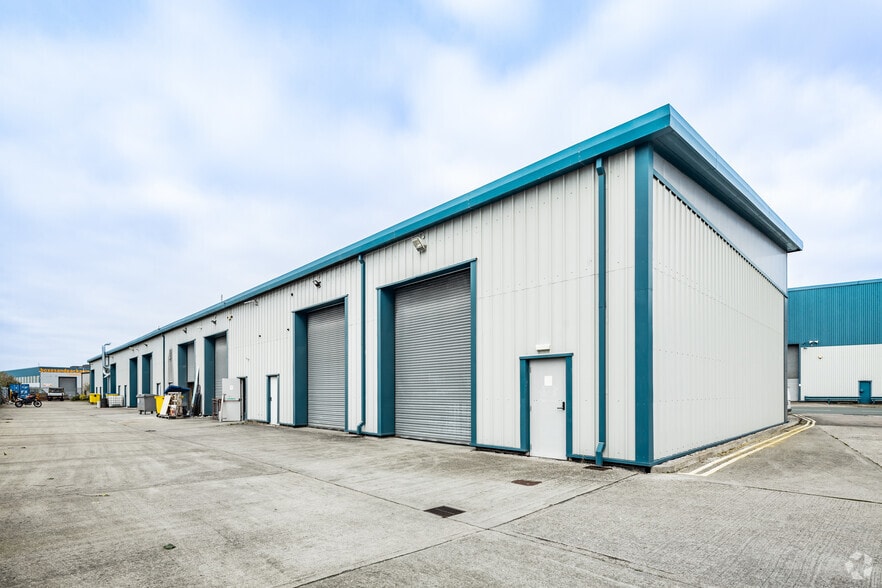 181 Triumph Way, Liverpool for lease - Building Photo - Image 2 of 5