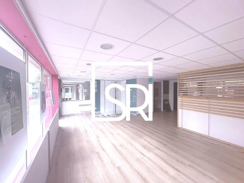 Retail in Clermont-Ferrand for lease - Interior Photo - Image 2 of 20