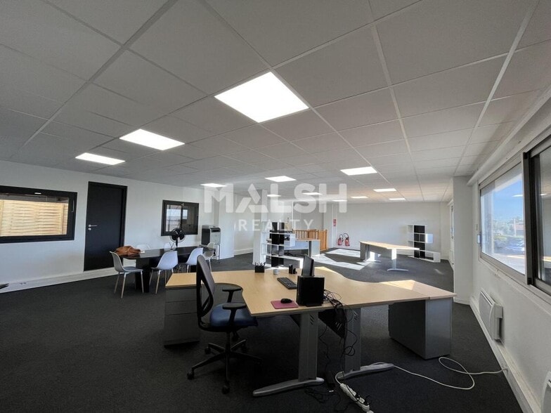 Flex in Décines-Charpieu for lease - Interior Photo - Image 3 of 15