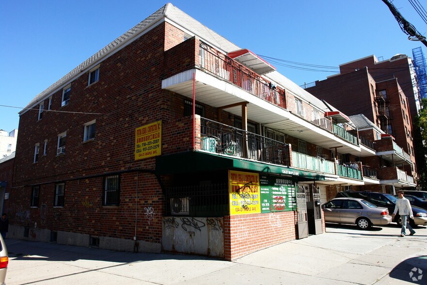 13421 Maple Ave, Flushing, NY for sale - Building Photo - Image 1 of 1