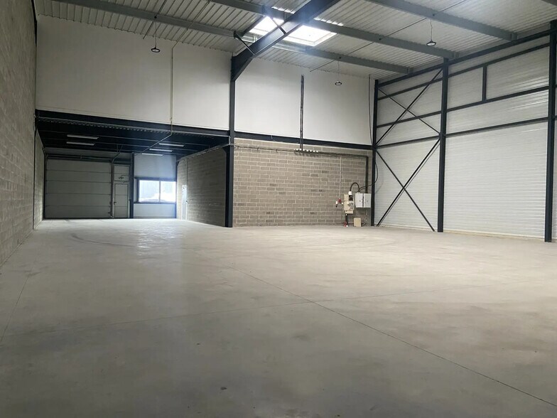 Flex in Argenteuil for lease - Interior Photo - Image 1 of 4