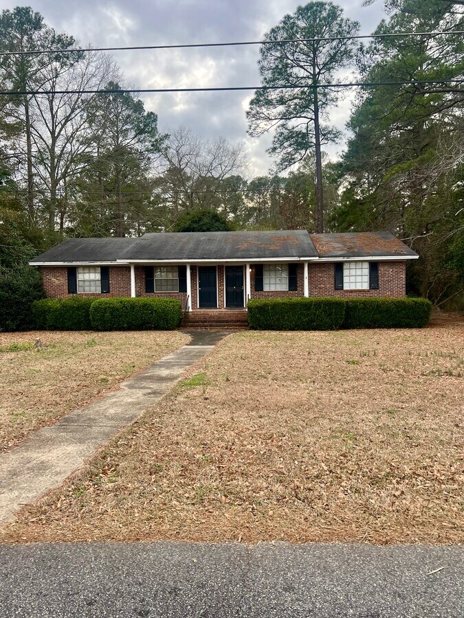 1025 N Davis Dr, Perry, GA 31069 1025 North Davis Drive Perry GA