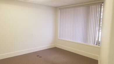 403 Interstate Blvd, Sarasota, FL for lease Building Photo- Image 2 of 11