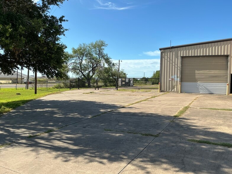 908 Cecilia St, Alice, TX for lease - Building Photo - Image 2 of 12