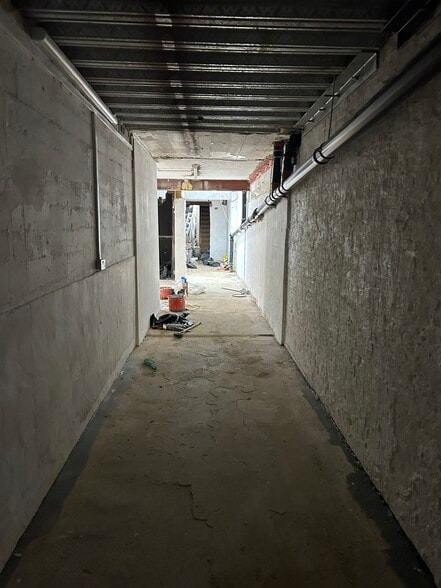 7-11 High St, Croydon for lease - Interior Photo - Image 3 of 3