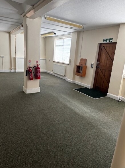 Castle Mews, Rugby for lease - Interior Photo - Image 2 of 16