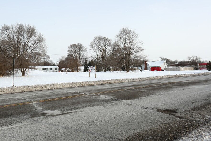 1301 E McDevitt Rd, Jackson, MI 49203