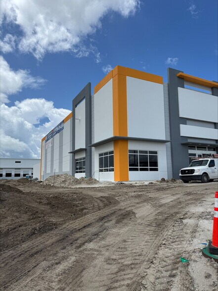 12070 SW Tom Mackie Blvd, Port Saint Lucie, FL for lease - Building Photo - Image 1 of 20
