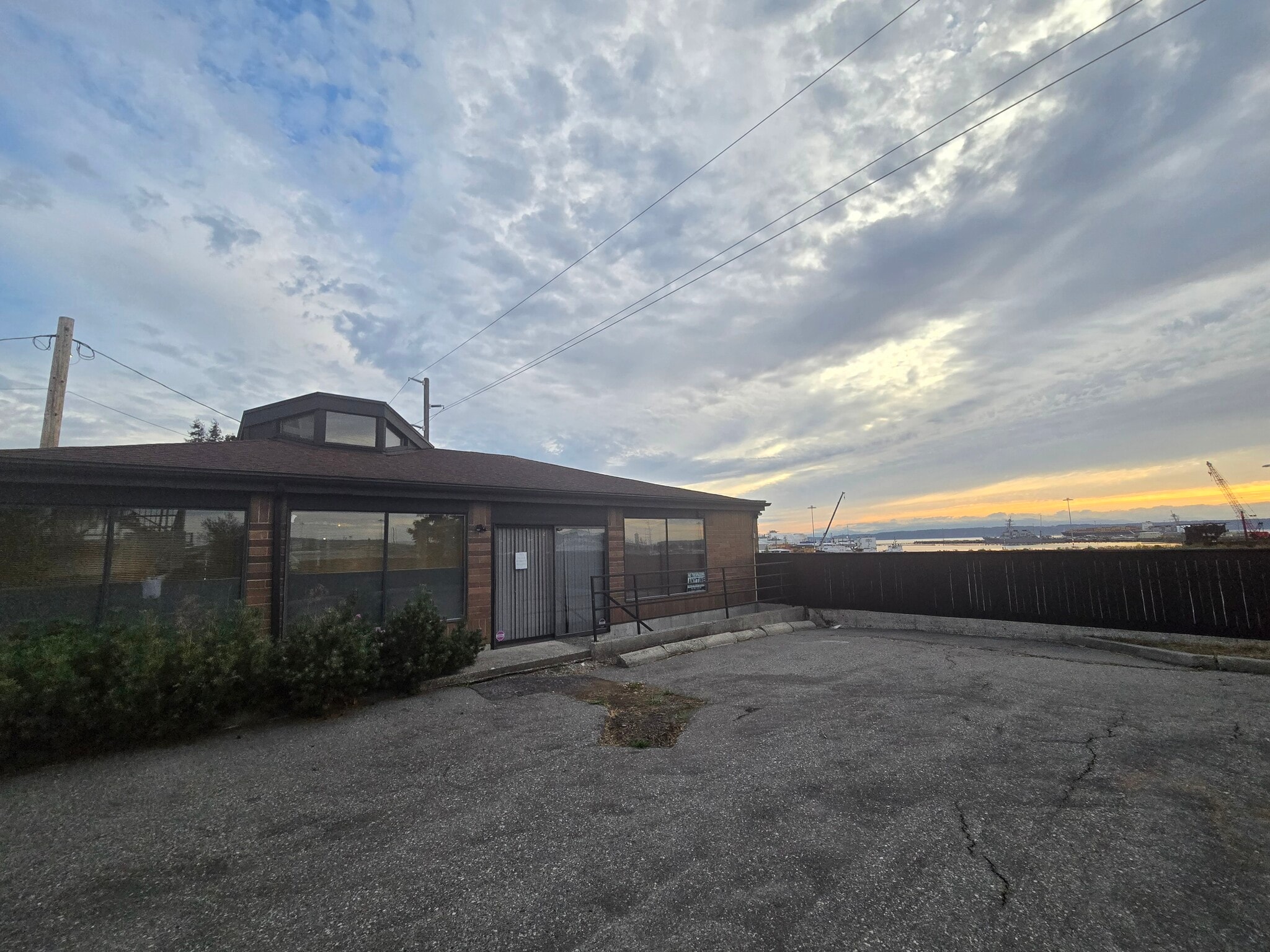 2516 W Marine View Dr, Everett, WA for lease Building Photo- Image 1 of 11