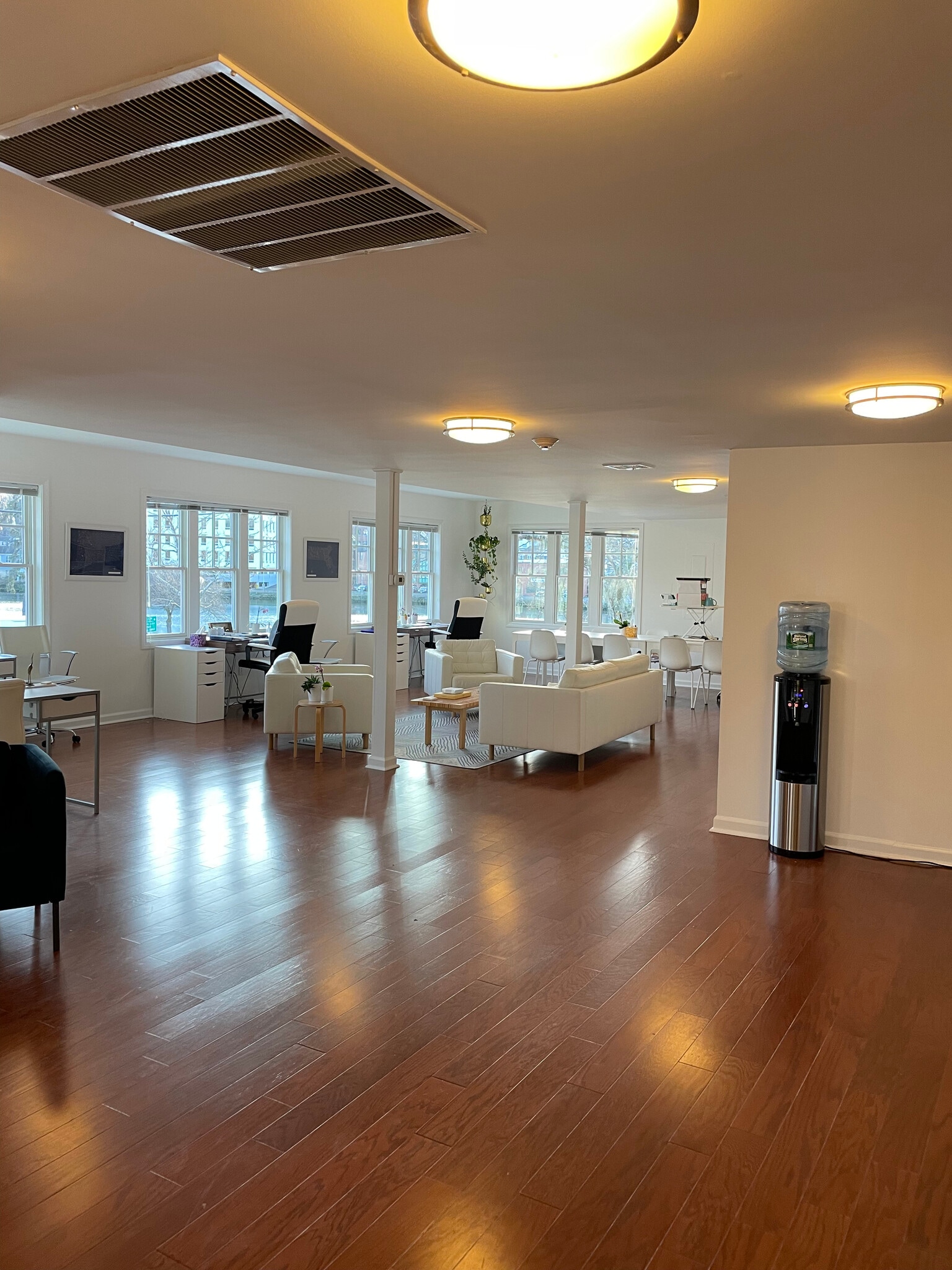 16 Taylor Pl, Westport, CT for lease Building Photo- Image 1 of 5