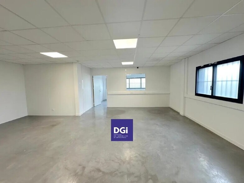 Office in Gallargues-le-Montueux for lease - Interior Photo - Image 2 of 7