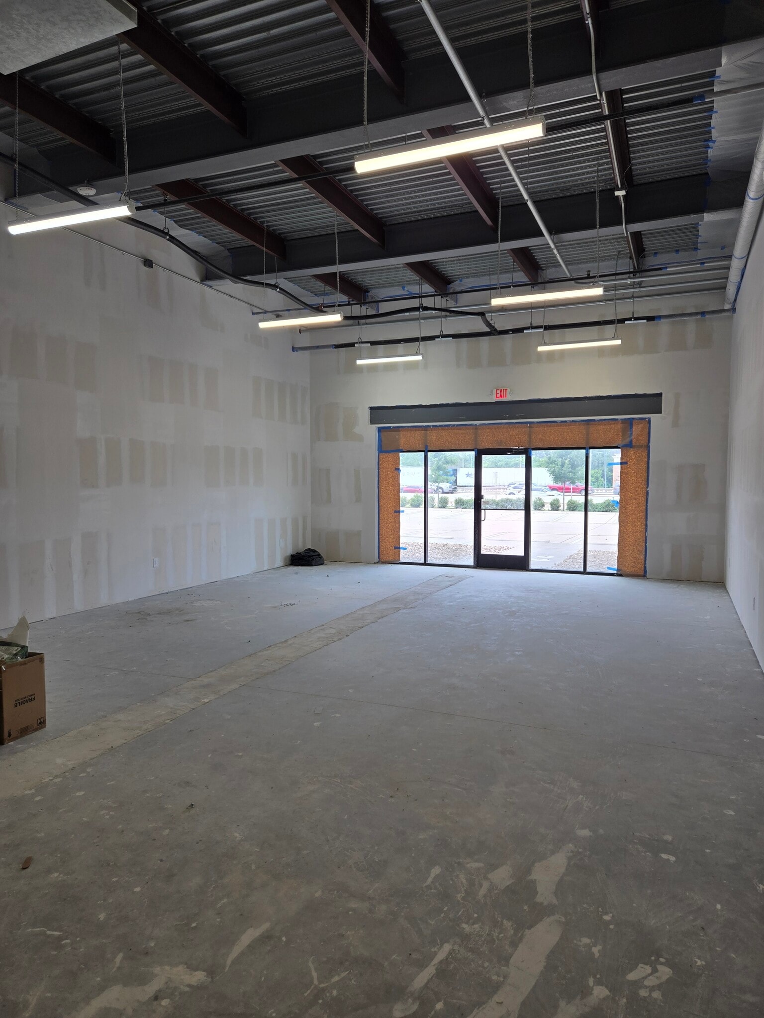 658 Interstate 30 Frontage Rd, Garland, TX for lease Interior Photo- Image 1 of 3