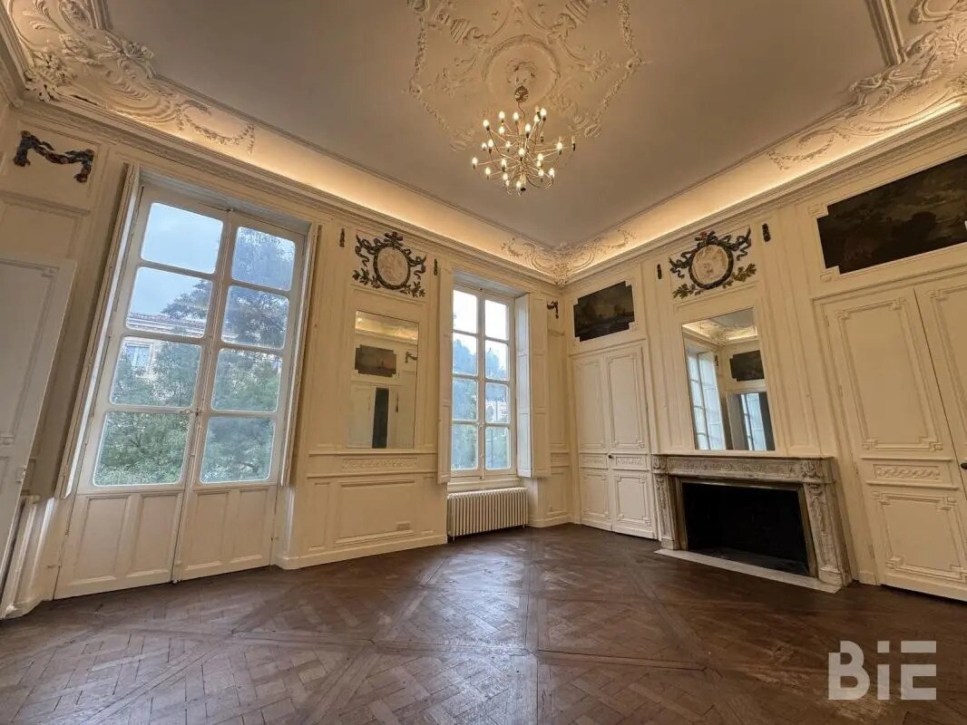 Office in Bordeaux for lease Interior Photo- Image 1 of 5