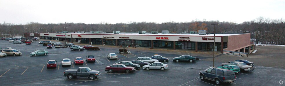 15880 Appleton Ave, Menomonee Falls, WI for sale - Primary Photo - Image 1 of 1