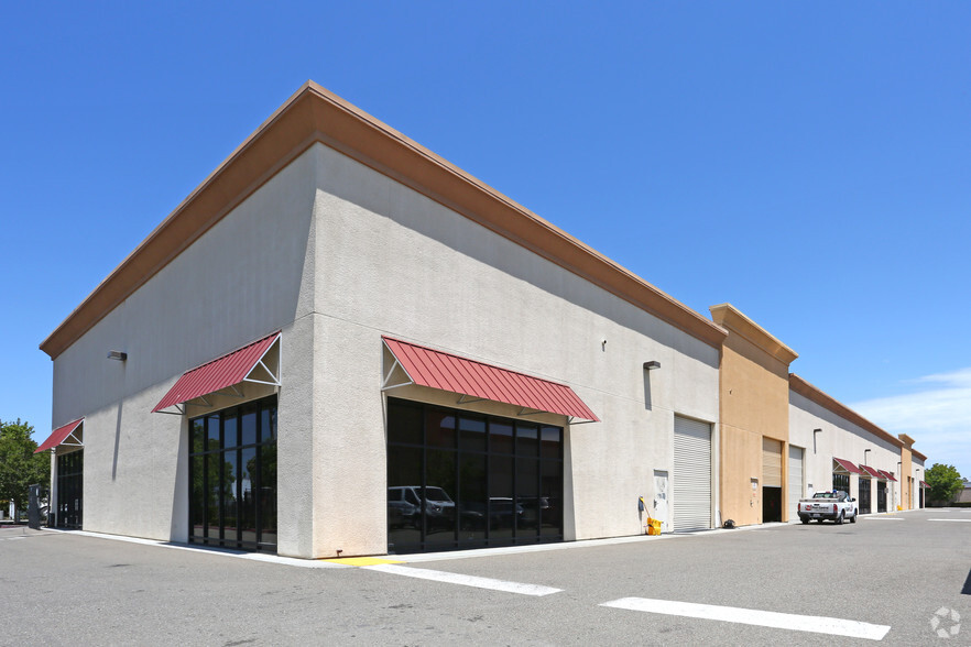 460 W Larch Rd, Tracy, CA for lease - Building Photo - Image 3 of 14