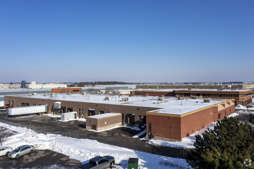 2110 Williams Pky, Brampton, ON for lease - Building Photo - Image 3 of 6