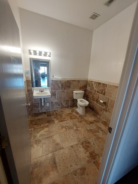 13750 W Highway 29, Liberty Hill, TX for lease - Interior Photo - Image 3 of 4