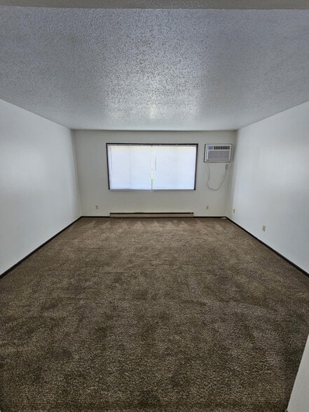 115 S 5th Ave W, Newton, IA for sale - Building Photo - Image 3 of 4