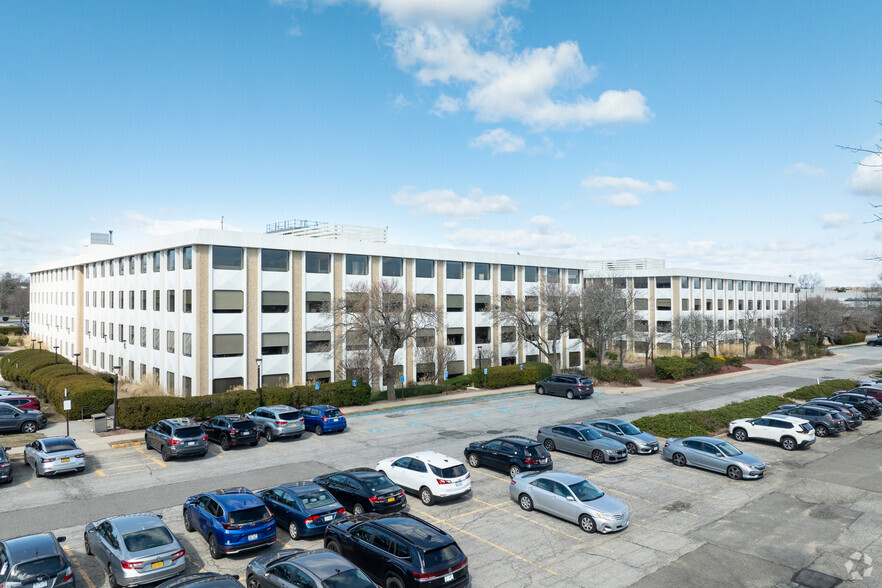 3 Huntington Quadrangle, Melville, NY for sale - Primary Photo - Image 1 of 1