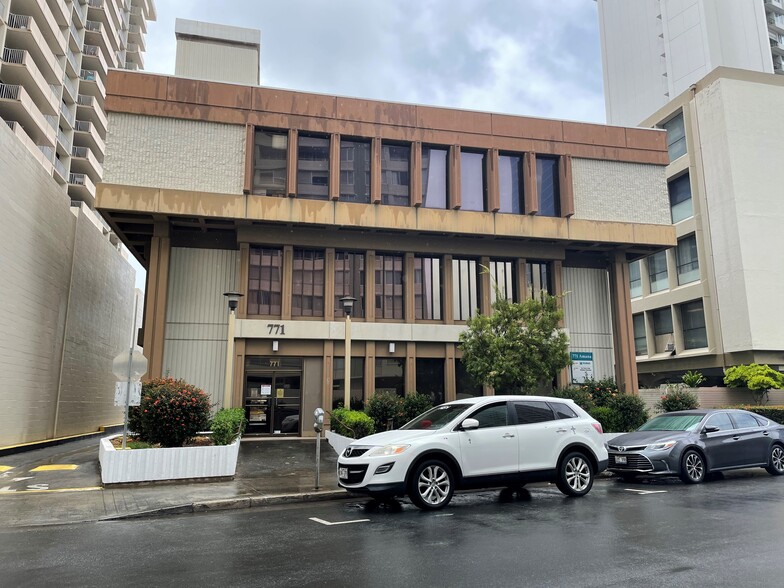 771 Amana St, Honolulu, HI for lease - Building Photo - Image 1 of 3