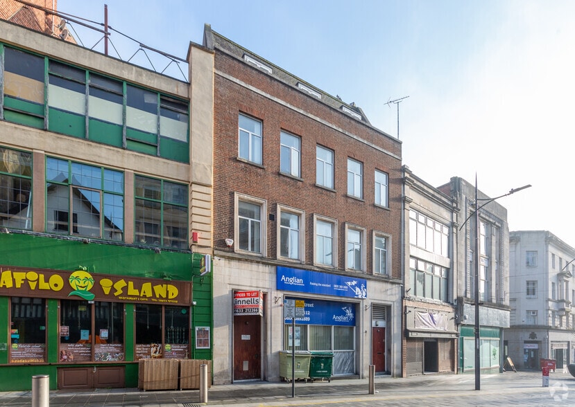 17-18 High St, Newport for lease - Building Photo - Image 3 of 4