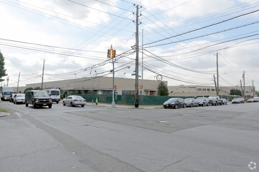 50-02 55th Ave, Maspeth, NY for sale - Primary Photo - Image 1 of 1