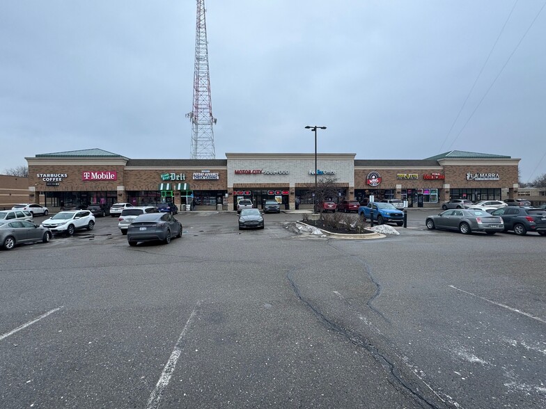 24700-24840 Greenfield Ave, Oak Park, MI for lease - Building Photo - Image 2 of 6