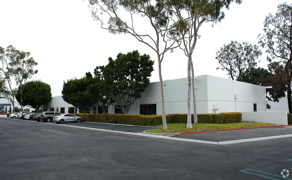 1071 Camelback St, Newport Beach, CA for lease - Building Photo - Image 3 of 6