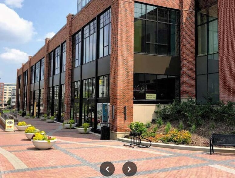 200 E 9th St, Coralville, IA for lease - Primary Photo - Image 1 of 8