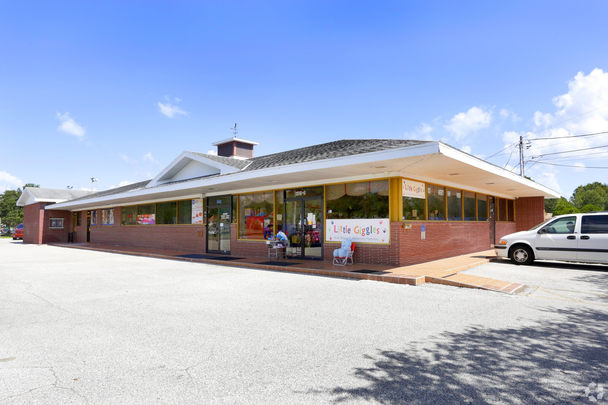 Retail in Saint Petersburg, FL for sale Primary Photo- Image 1 of 1