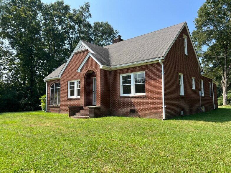 5215 N Main St, Acworth, GA 30101