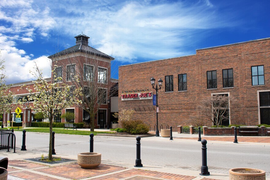 17000-17030 Kercheval Ave, Grosse Pointe, MI for sale - Building Photo - Image 1 of 1