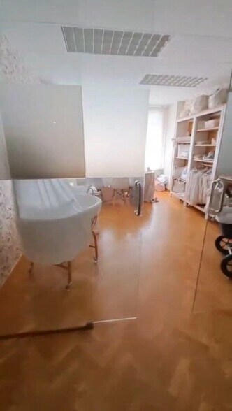 Office in Madrid, Madrid for lease - Commercial Listing Video - Image 2 of 11