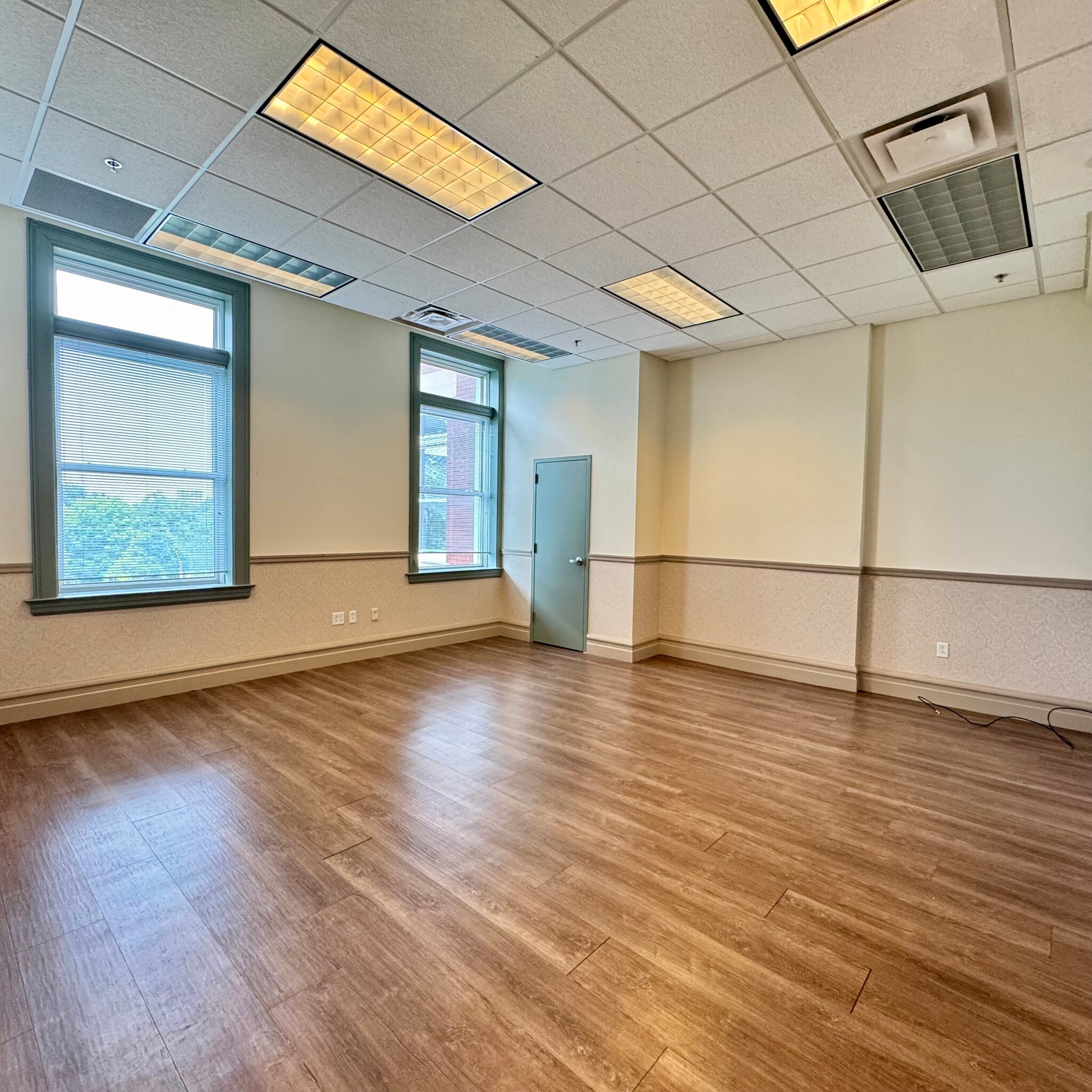 1111 W 39th St, Kansas City, MO for lease Interior Photo- Image 1 of 3