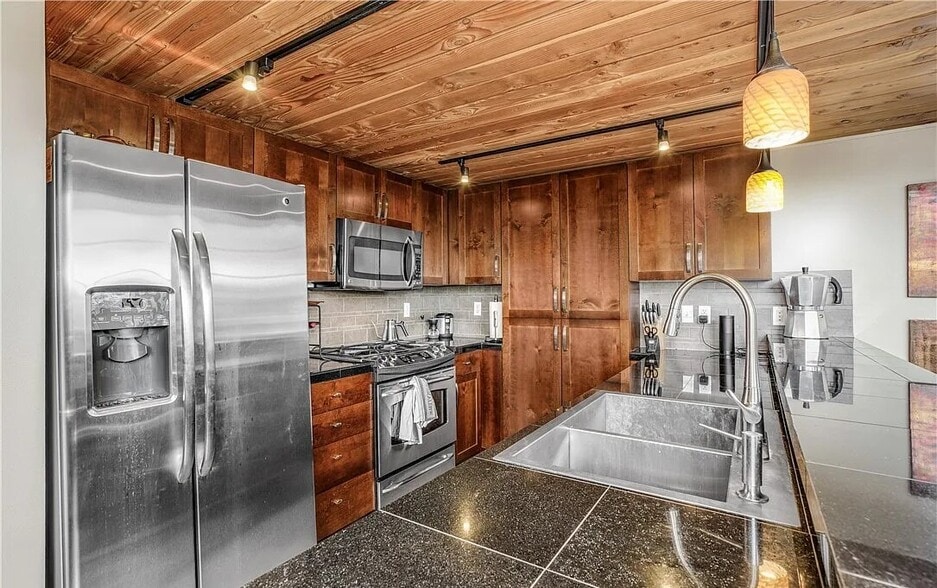 1886 25th Ave NE, Issaquah, WA for lease - Building Photo - Image 3 of 8