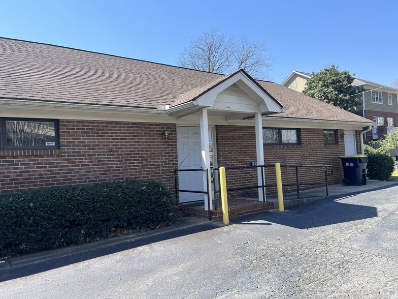 218 Baldwin Ave, Charlotte, NC for lease - Building Photo - Image 2 of 4