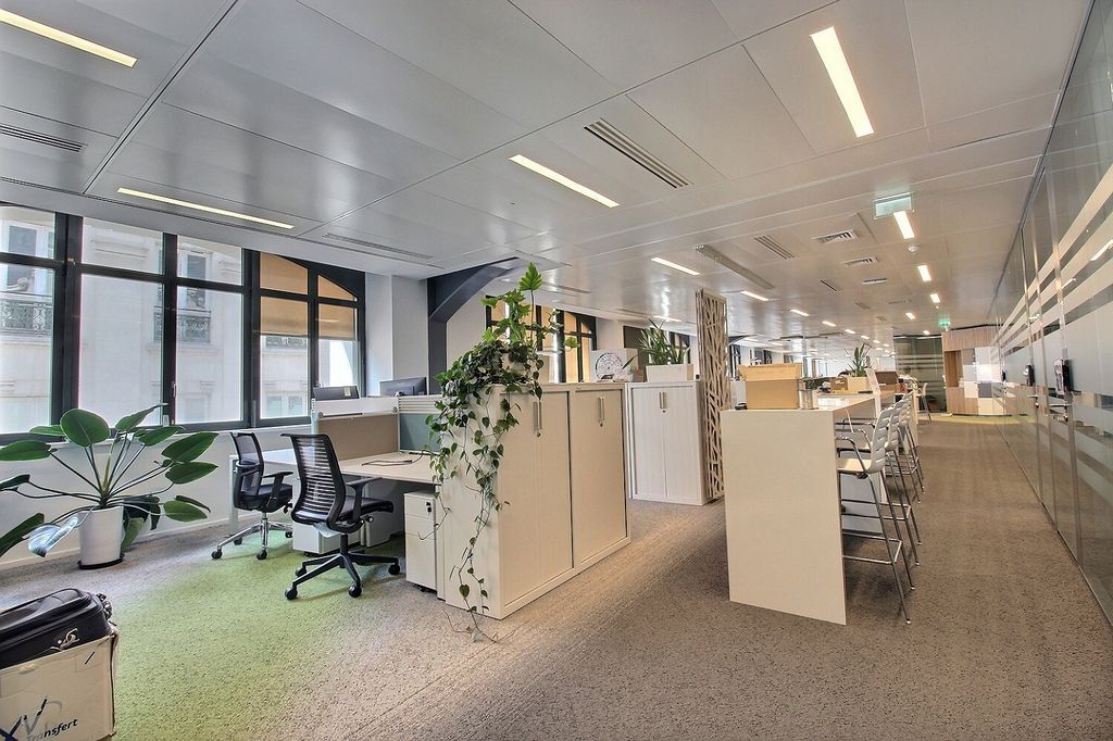 16-18 Rue Du Quatre Septembre, Paris for lease Interior Photo- Image 1 of 9