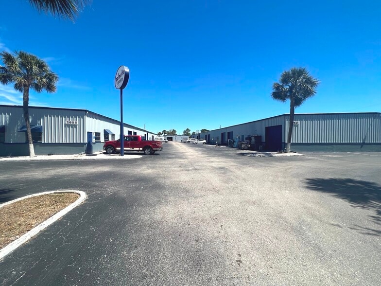 2853 Work Dr, Fort Myers, FL for lease - Building Photo - Image 1 of 11