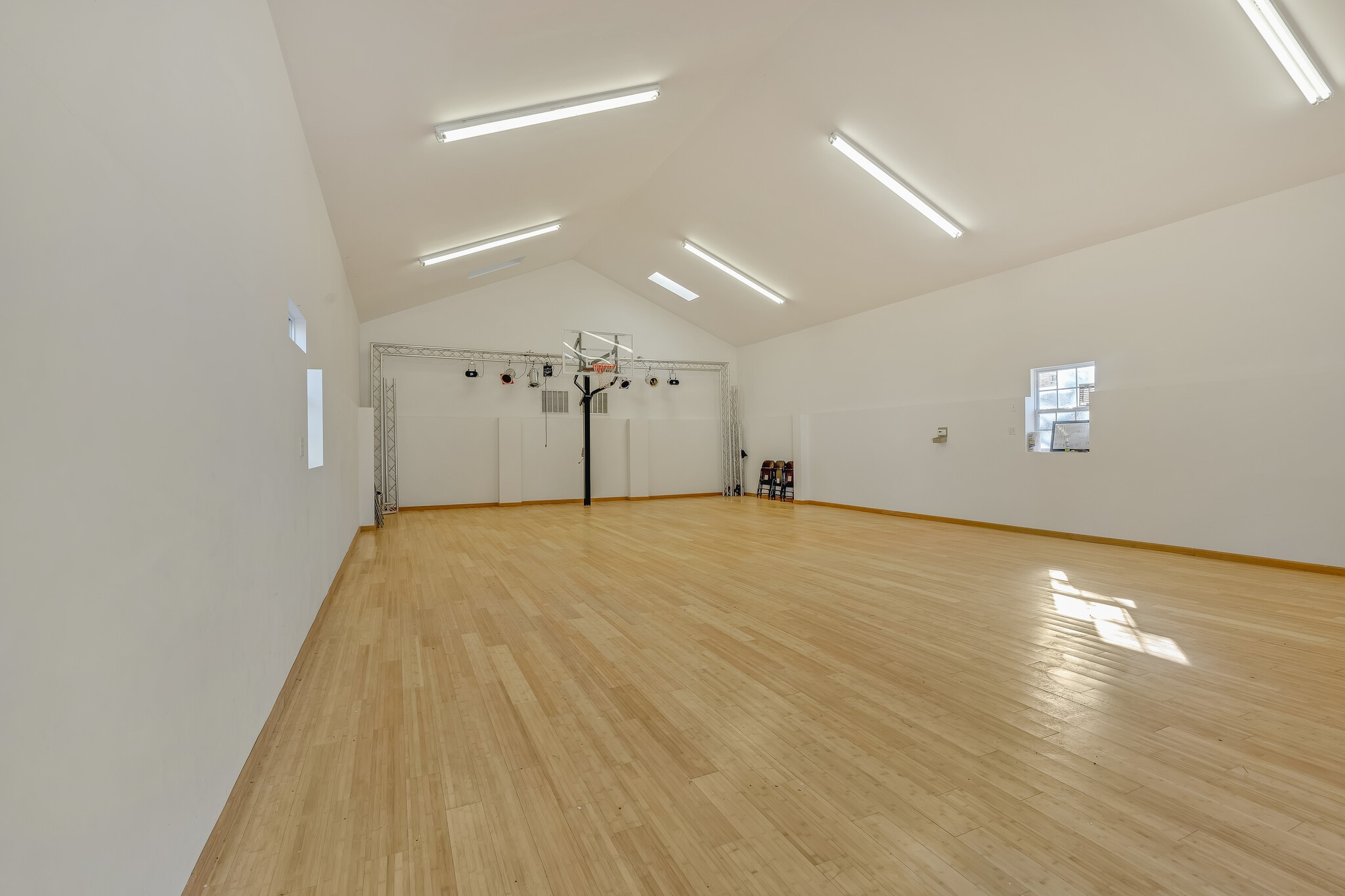 2 Multipurpose Buildings For Church or.. portfolio of 2 properties for sale on LoopNet.com Interior Photo- Image 1 of 25