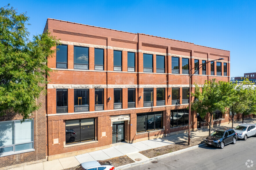 2130-2140 W Fulton St, Chicago, IL for lease - Building Photo - Image 2 of 8