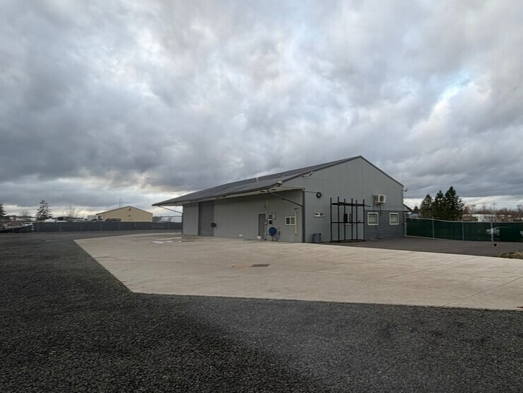 3960 W 12th Ave, Eugene, OR for lease - Building Photo - Image 2 of 2