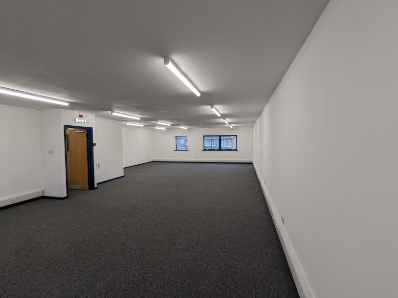 Boundary Rd, Woking for lease Interior Photo- Image 1 of 1
