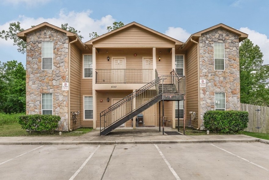 6010 Bender Rd, Humble, TX 77396