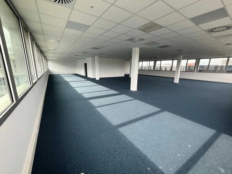 Office in Rennes for lease - Building Photo - Image 3 of 5