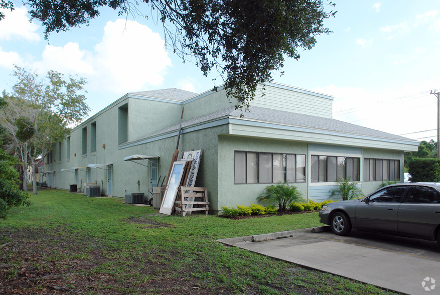 2235 N Courtenay Pky, Merritt Island, FL for sale - Building Photo - Image 3 of 20