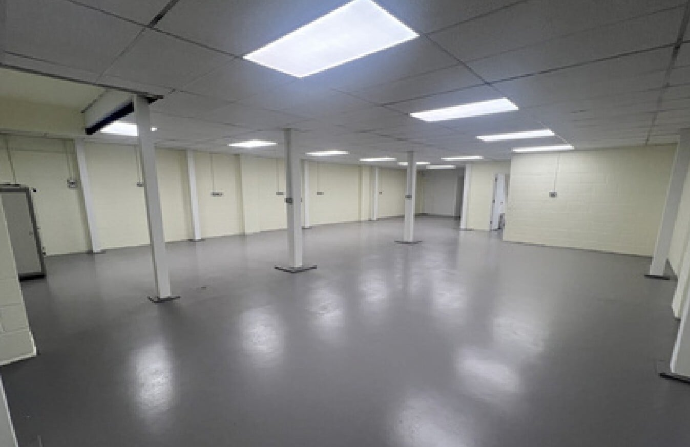 Primrose Hl, Kings Langley, HRT WD4 8ST - Unit 12 -  - Interior Photo - Image 1 of 3