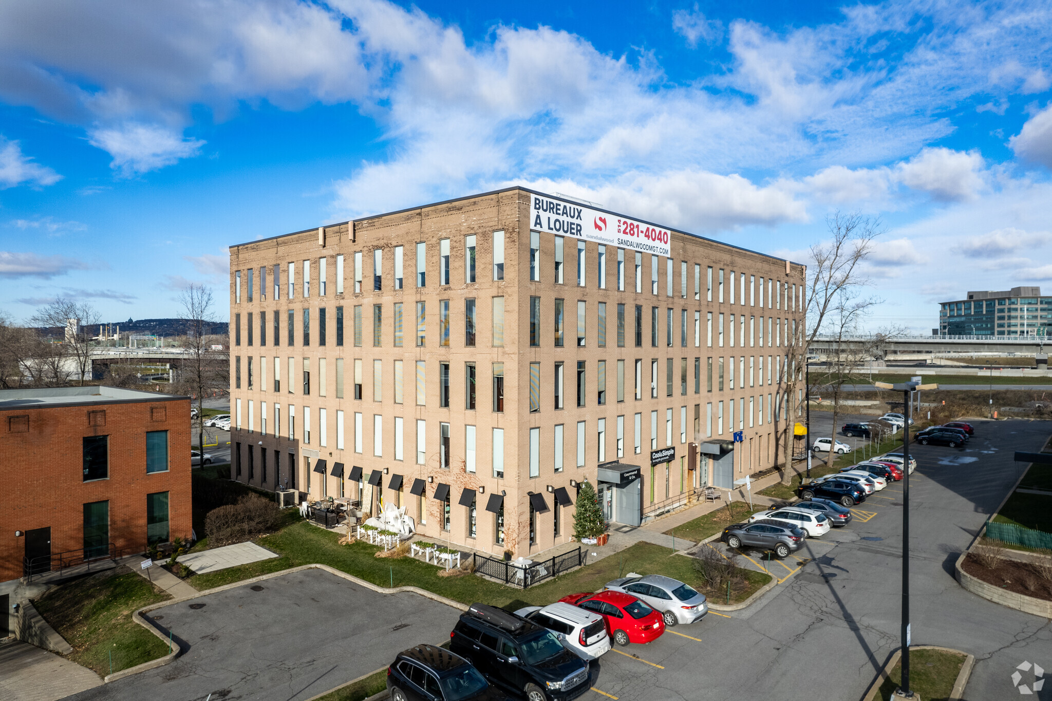 4 Pl du Commerce, Montréal, QC for lease Primary Photo- Image 1 of 5