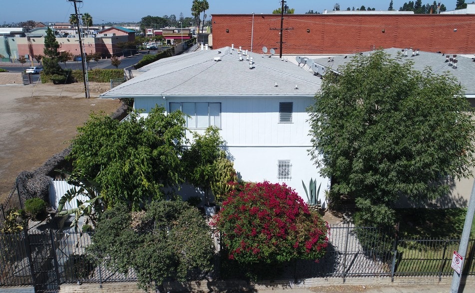 3213 Bartdon Ave, Inglewood, CA for sale - Building Photo - Image 2 of 15