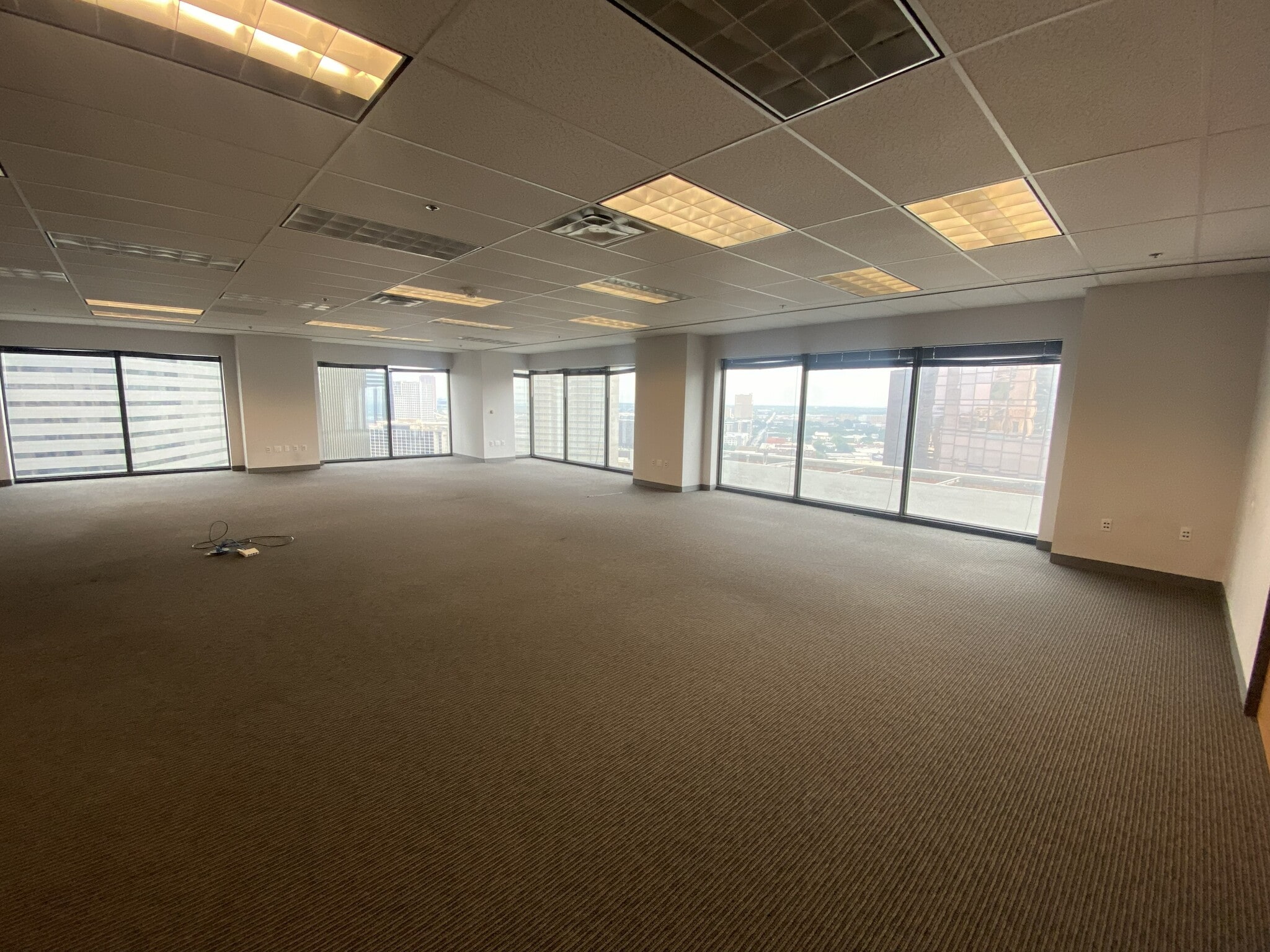 1700 Pacific Ave, Dallas, TX for lease Interior Photo- Image 1 of 6