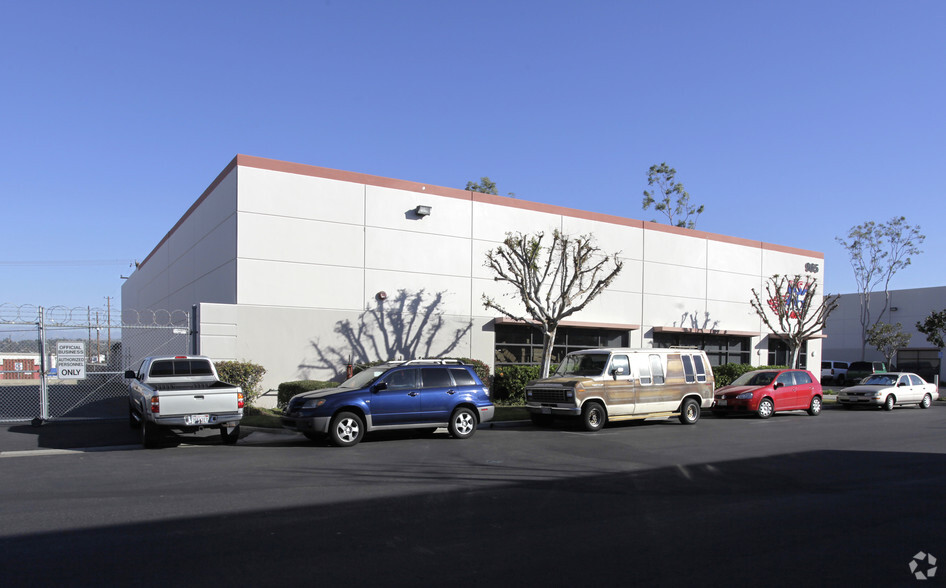 965 E Discovery Ln, Anaheim, CA for lease - Building Photo - Image 2 of 2